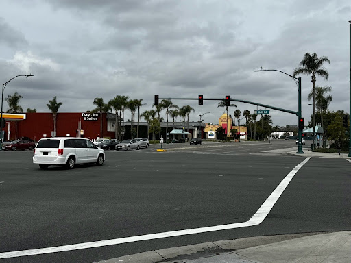 A minivan runs a red light at the Anaheim Intersection of Harbor Blvd. and Ball Rd., which is a common mistake that sets the stage for Anaheim car accidents.